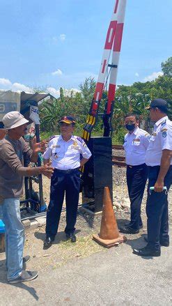 Cegah Kecelakaan Dishub Lamongan Pasang Dua Palang Pintu Perlintasan