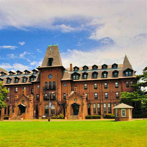 Undergraduate Majors Offered at Hampton University