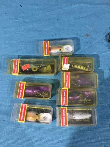 25 Pc Hot N Tot And Wiggle Wart Fishing Lures W Plano Tackle Box