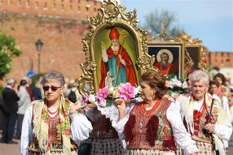 Krak W Tradycyjna Procesja Przesz A Z Wawelu Na Ska K Foto