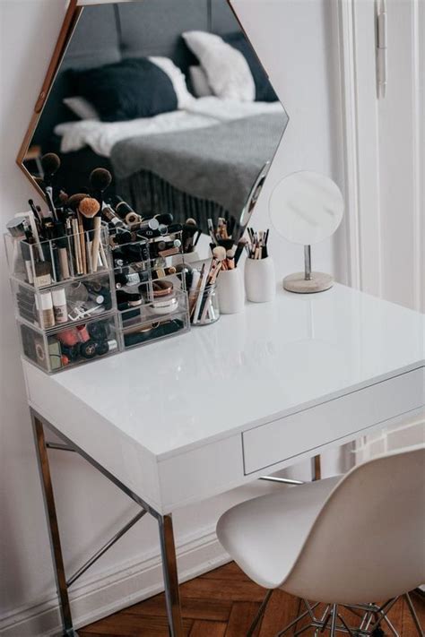 20 Best Makeup Vanities And Cases For Stylish Bedroom Idée Chambre Inspiration Chambre A