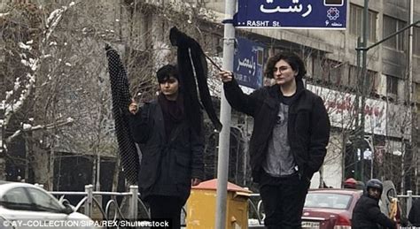 Iran Anti Hijab Protests Continue Despite Earlier Arrests Daily Mail