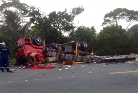 Uma Pessoa Morre E Outra Fica Ferida Em Acidente Caminh O No Es