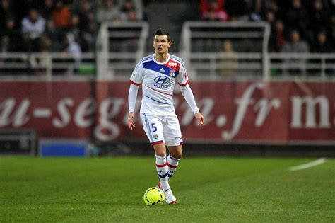 Foot OL Lovren en partance de l OL pour remplacer Rami à Valence