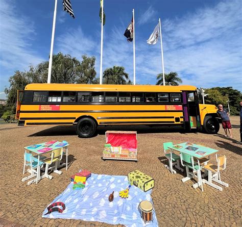 Biblioteca Itinerante Faz Sua Primeira Parada Na Inaugura O Da Esta O