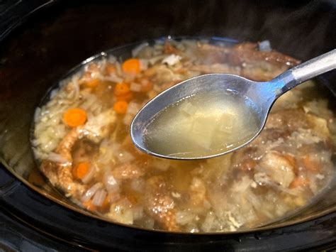 how to make chicken bone broth in a slow cooker