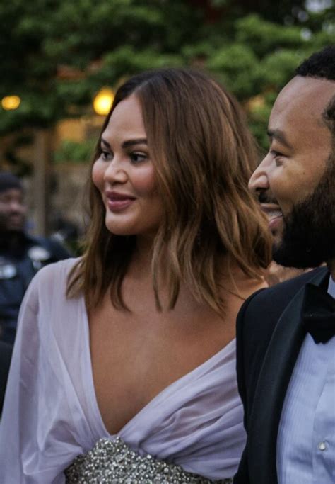 Los Fillers Han Dejado Irreconocible A Chrissy Teigen Es La Moda