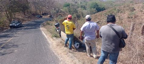 Se accidenta cobrador de Banco Azteca cerca de Juchitán El Faro de la