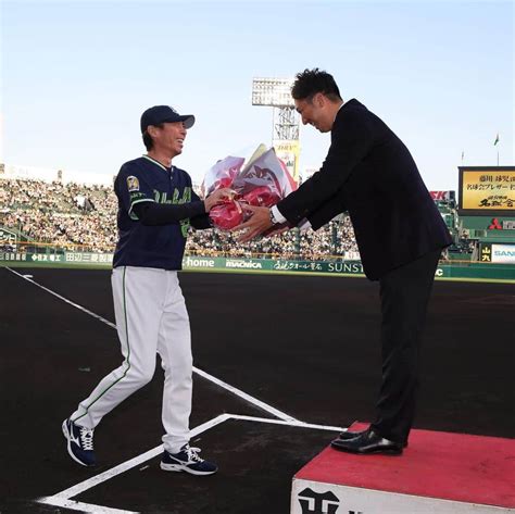 阪神タイガースさんのインスタグラム写真 阪神タイガースinstagram「5月10日ヤクルト戦の試合前に行われた藤川球児 球団本部付