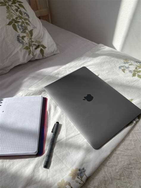 Macbook air aesthetic New Macbook Air, Cute Tumblr Wallpaper, Apple ...