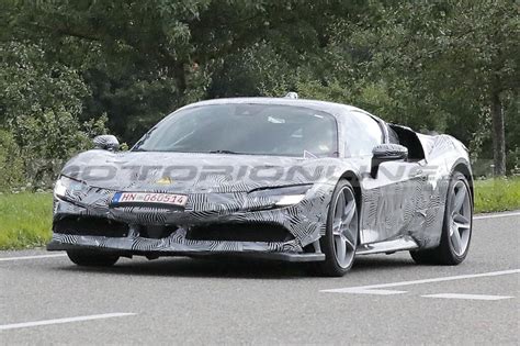 Ferrari Sf Primo Avvistamento Della Nuova Supercar Ibrida Foto Spia