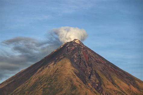 Mayon Volcano · Free Stock Photo