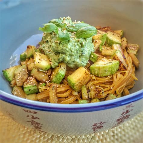 Pâtes aux courgettes et pesto d avocat SG Vegan freestyle