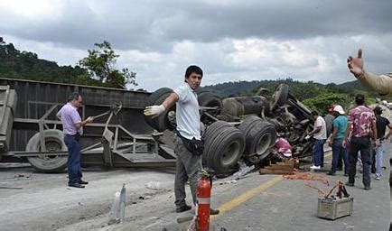 Chofer muere en vuelco de tráiler El Diario Ecuador