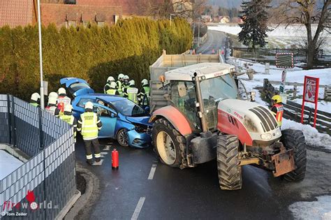 Stmk Kreuzungszusammenstoß zwischen Pkw und Traktor und Spielberg