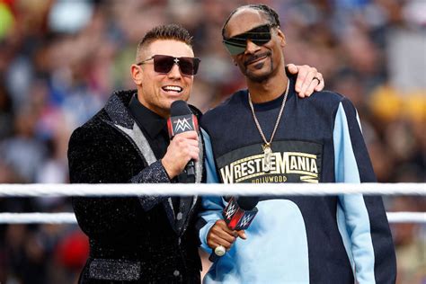 Watch Snoop Dogg Deliver A Peoples Elbow To The Miz At Wrestlemania 39