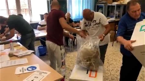 Caos Elezioni A Palermo Il Seggio Apre Alle Con Sette Ore Di