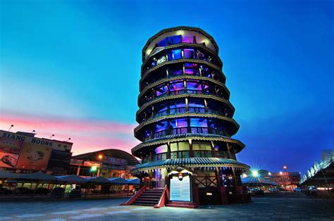 Menara Condong Teluk Intan Cuti Viral