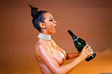 Nikki Benz Break The Internet A A A A D Fcfc F F D Befa Porn Pic