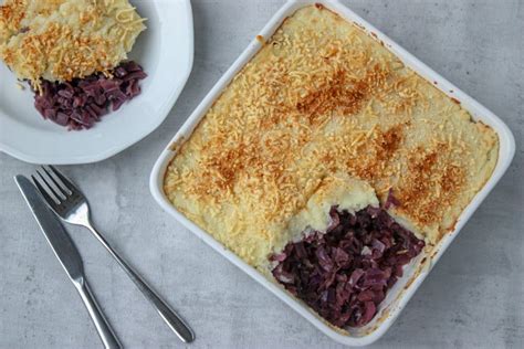 Rode Kool Ovenschotel Met Appel Gehakt En Gegratineerd Met Verse