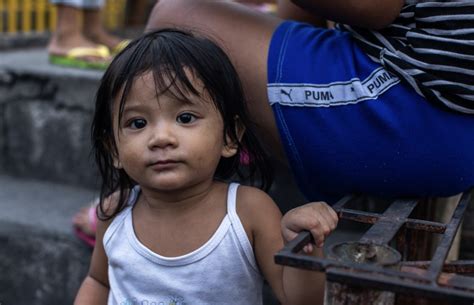 Slums in the Philippines - Children of the Mekong