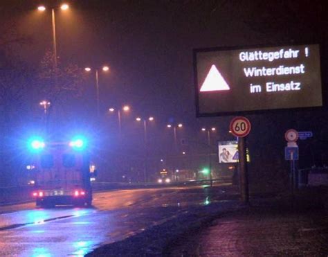 D Sseldorf Hunderte Unf Lle Auf Spiegelglatten Gehwegen Und Stra En