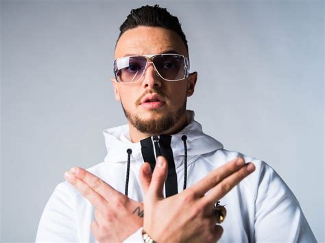 Azet – laut.de – Band