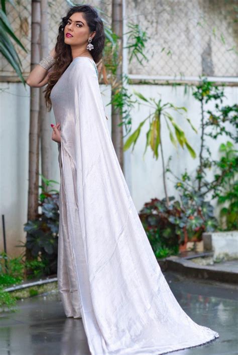 Sherin Shringar Smoking Hot Silk Saree Outfit Images