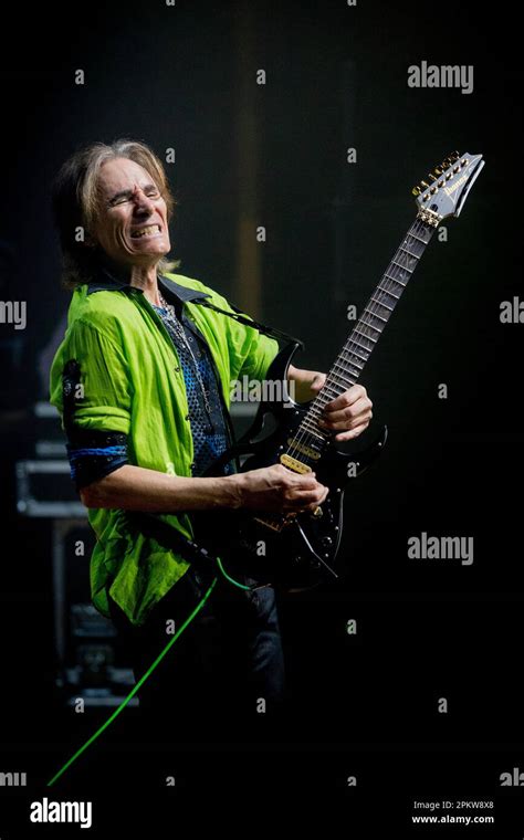 Steve Vai Esibizione Hi Res Stock Photography And Images Alamy