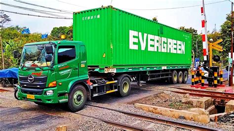 Mobil Truk Gandeng Truk Trailer Car Carrier Container Truck Evergreen