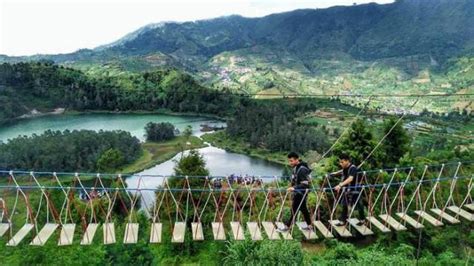 telaga warna wisata cantik unik  dataran tinggi dieng