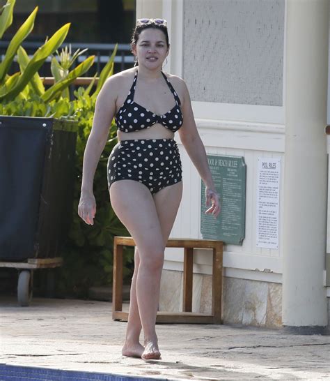 Norah Jones In Bikini At A Pool In Hawaii 05032017 Hawtcelebs