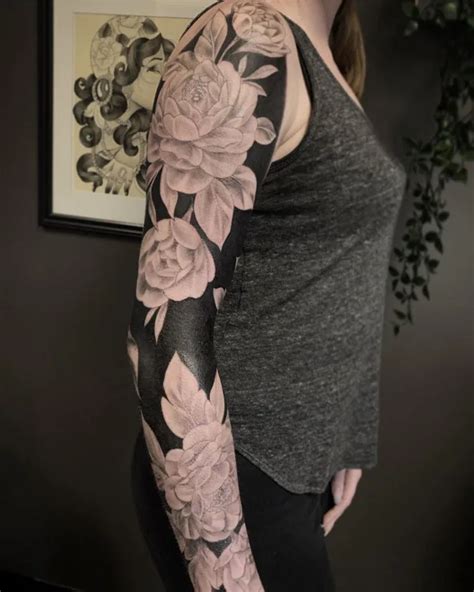 Splendid Negative Space Tattoo Designs To Get This Year