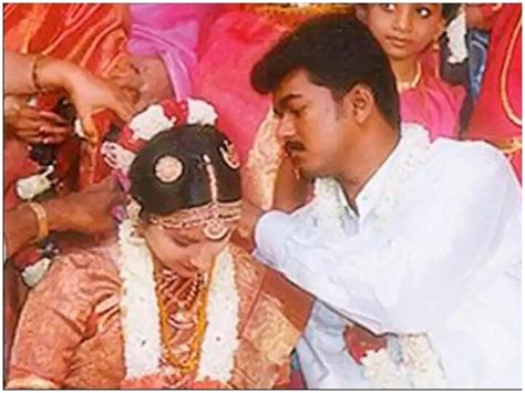 South Star Thalapathy Vijay His Wife Sangeetha Heading Divorce Rumours