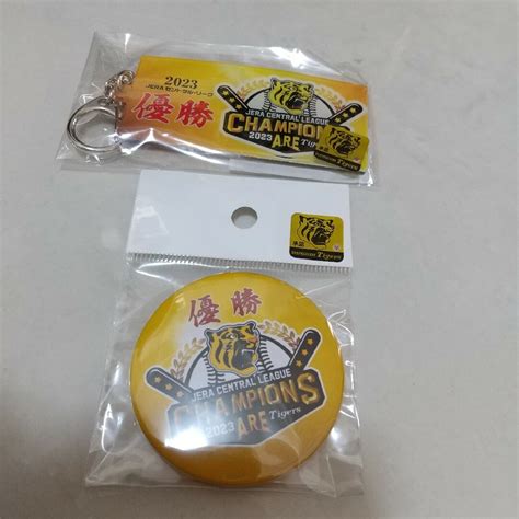 阪神タイガース 優勝 アクリルキーホルダー＆缶バッジ 阪神電車限定の通販 By ミミオン2 S Shop｜ラクマ