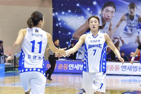 Wkbl ′임영희 박혜진 30점 합작′ 우리은행 개막 9연승 행진