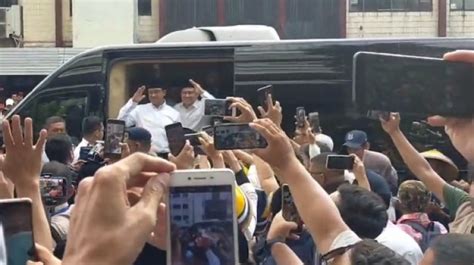 Ribu Massa Pendukung Antar Pasangan Anies Amin Mendaftar Pilpres Ke