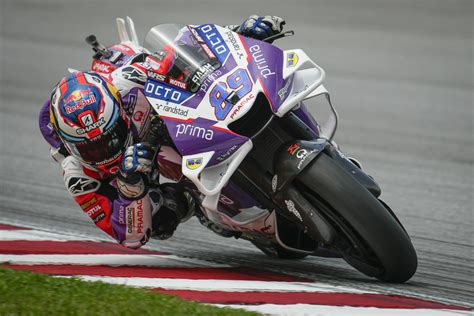 Motogp Martin Smashes Lap Record Captures Pole Position At Sepang