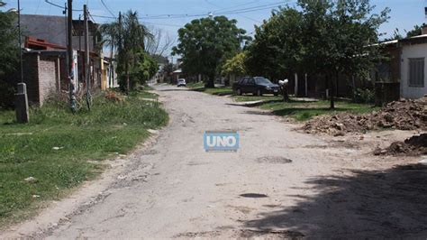 Vecinos Reclaman Arreglos De Calle Emilio Carafa