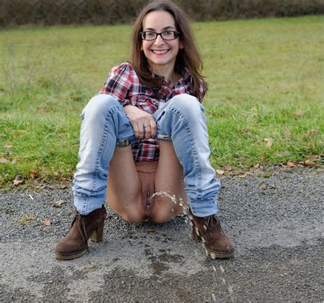 Amateurs Peeing Outdoors Porn Pictures Xxx Photos Sex Images Pictoa