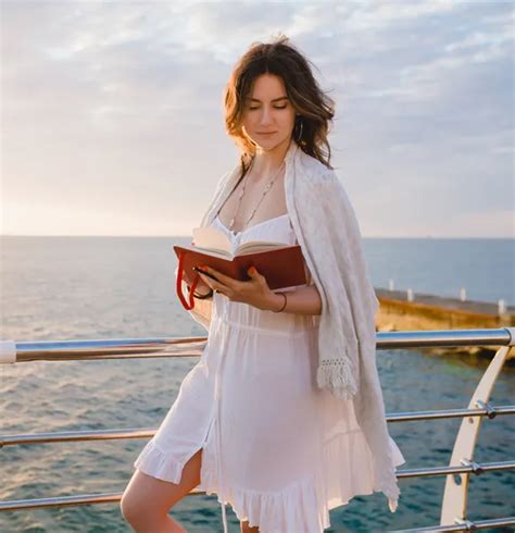 Hosted Singles Cruises: Solo Traveler Cruise Deals | CruiseBooking.com