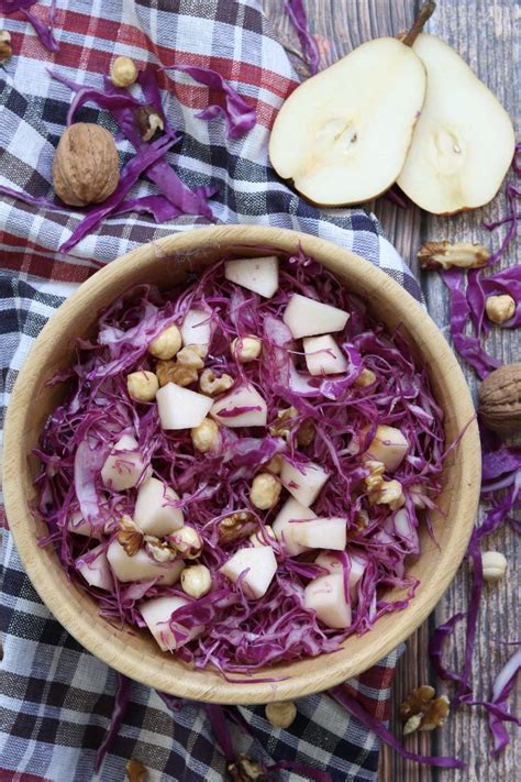 Insalata Di Cavolo Cappuccio Viola Con Pere Frutta Secca Le Ricette