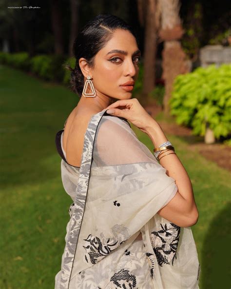 Sobhita Dhulipala శోభితా ధూళిపాళ బ్యాక్ లెస్ అందాలు అదరహో Namasthe