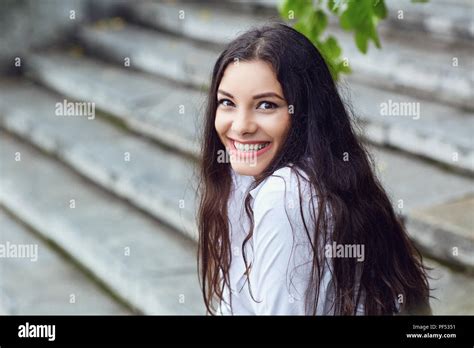 Smiling Brunette Hi Res Stock Photography And Images Alamy
