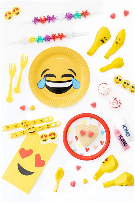 How to Throw an Emoji Party | Cutefetti