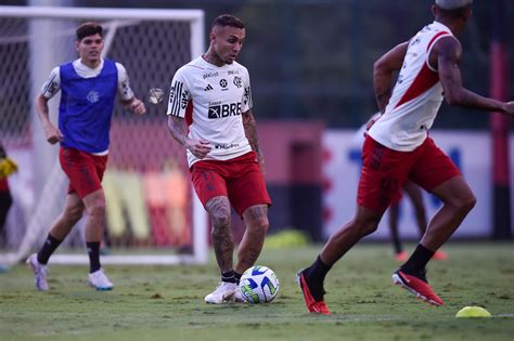 APÓS DIAS DE TREINOS INTENSOS ELENCO DO FLAMENGO RECEBE FOLGA NESTE