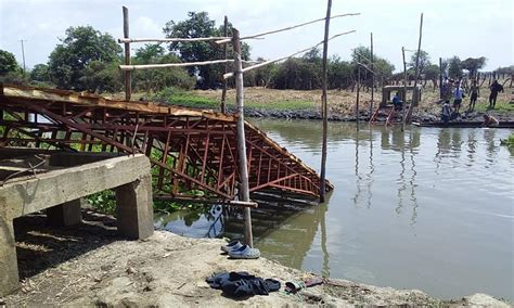 25 Niños Lesionados Tras El Derrumbe De Un Puente En Mal Estado En