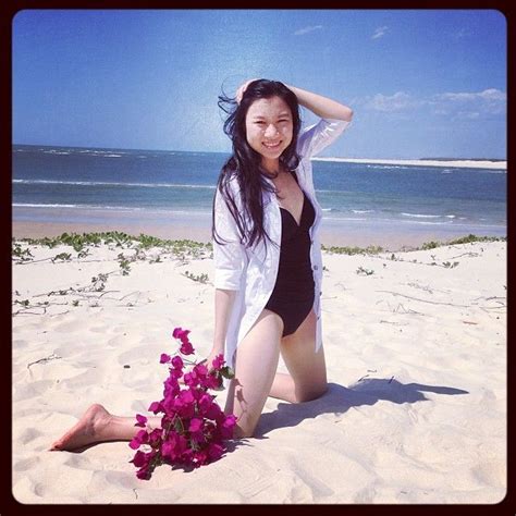 Hot Sexy Shuang Hu Bikini Pics