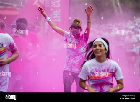 Dulux Colour Run Takes Place In Brighton Sussex Uk Known As The Happiest 5k On The Planet