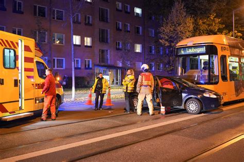 Unfall In Dresden Stra Enbahn St T Mit Auto Zusammen Zwei Verletzte